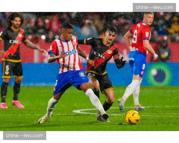 西甲第28轮:赫罗纳3-2绝杀皇家社会,主导攻势足球对攻战 西甲第28轮:赫罗纳3-2绝杀皇家社会,主导攻势足球对攻战