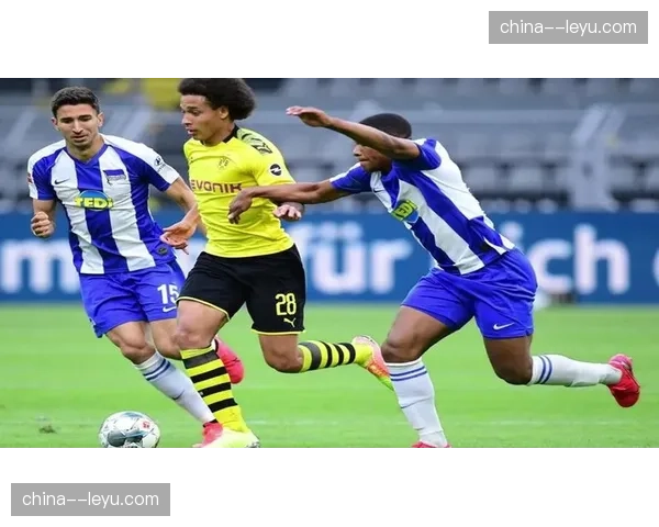 德甲官方公布3月最佳球员候选：穆西亚拉、格里马尔多、吉拉西在列