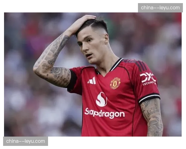 曼联官方确认，中场核心B费因伤将缺席未来两轮联赛，球队进攻组织面临考验