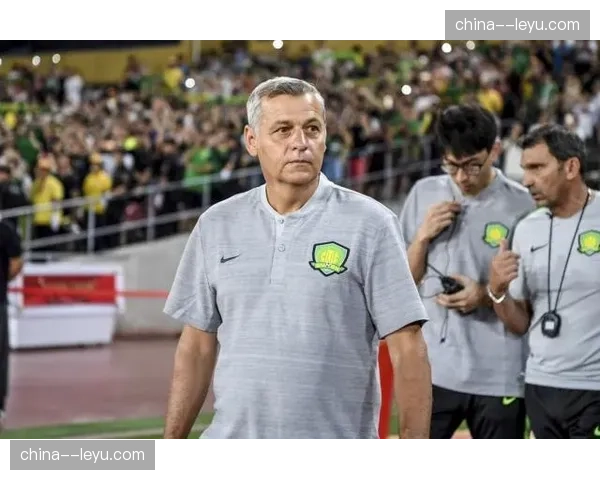 通讯：雷恩主帅热内西奥专访，谈论球队年轻化建队思路