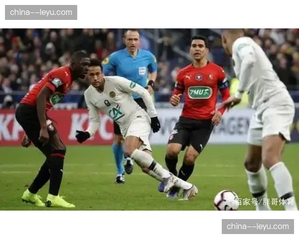 通讯：走进雷恩俱乐部的数据分析中心，看他们如何为一周的定位球战术做准备